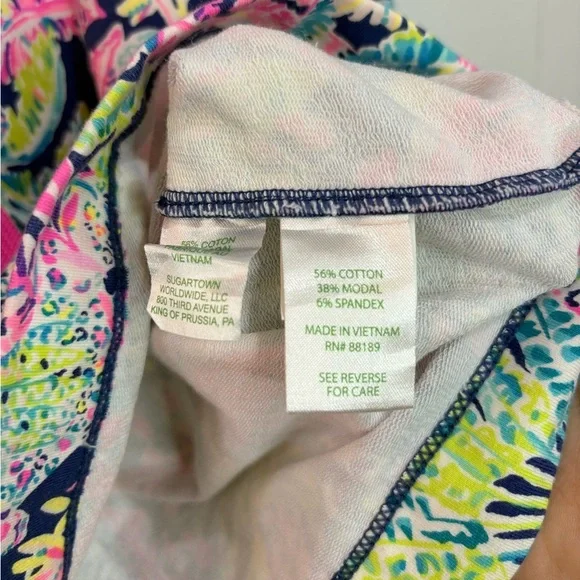 Lilly Pulitzer Pryce Cropped Hoodie size Small
Oyster Bay Navy Seen & Herd NWOT - Picture 5 of 8